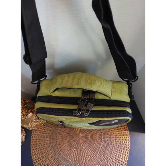 ful Red Label Messenger Crossbody - Picture 3 of 8